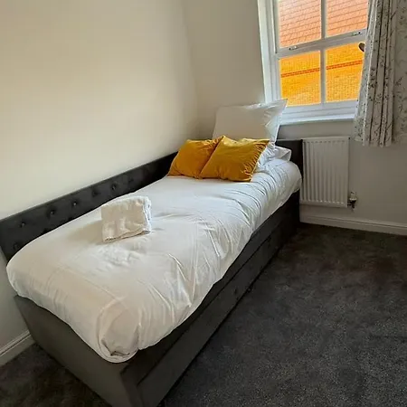 Bradley Stoke 3 Bedroom House 4*