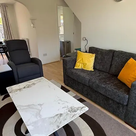 Bradley Stoke 3 Bedroom House 4* Bristol