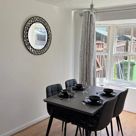 Bradley Stoke 3 Bedroom House 4*