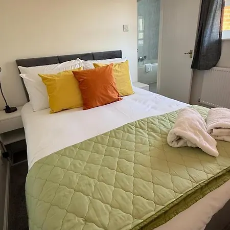 Bradley Stoke 3 Bedroom House Pensión 4*