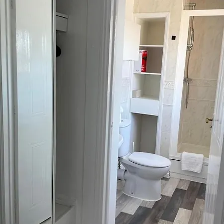 Bradley Stoke 3 Bedroom House Pensión 4*